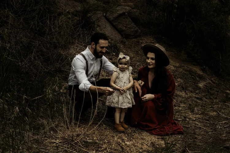 Photographing big families.